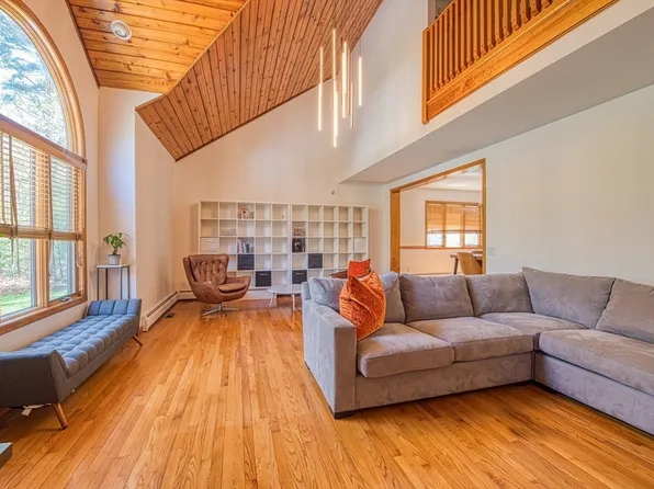 70 Davis St, Seekonk, MA 02771