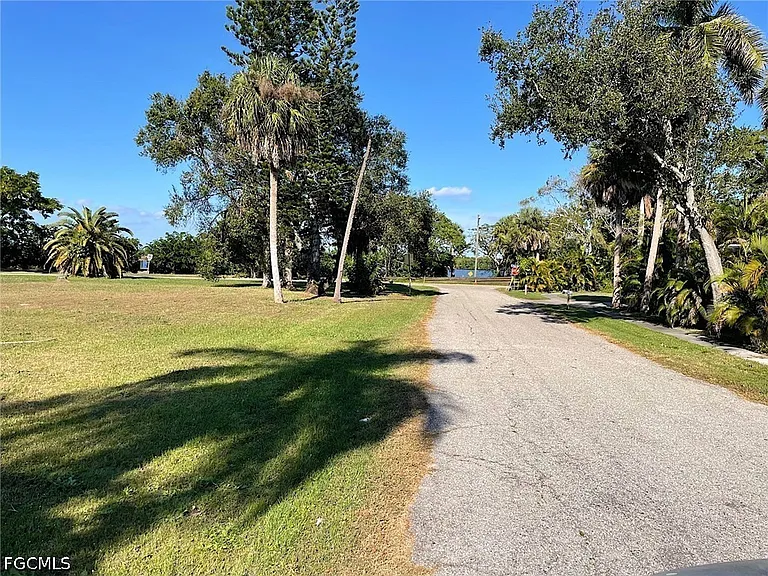 215 Delray Ave — Photo 19