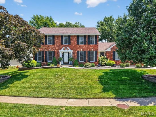 145 Hineman Dr, Saint Charles, MO 63301