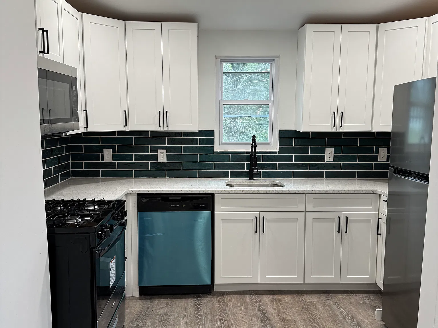 42 N Cove Rd — Photo 1