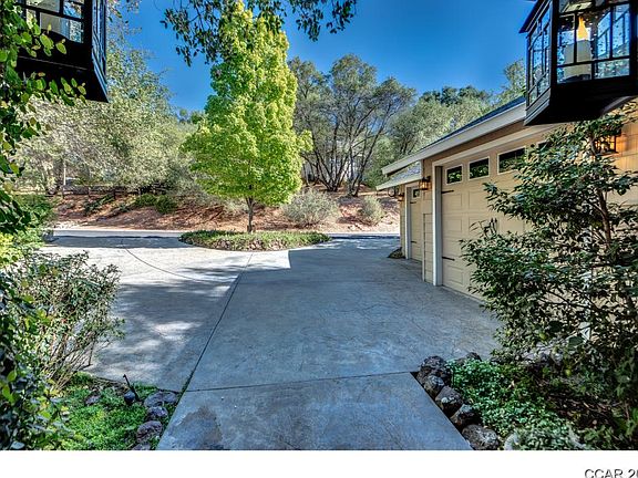 3rd image of 324 Catalpa Ln