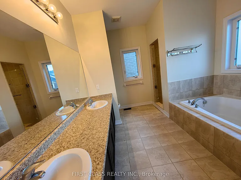 60 Wozniak Cres — Photo 21