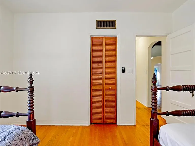 720 NE 75th St — Photo 25