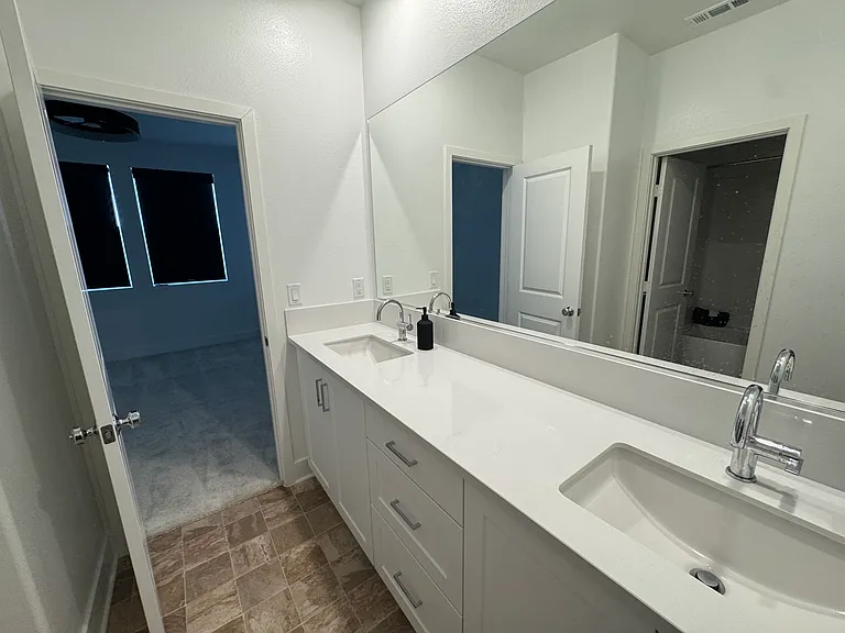 674 Edward Scholle Dr — Photo 4