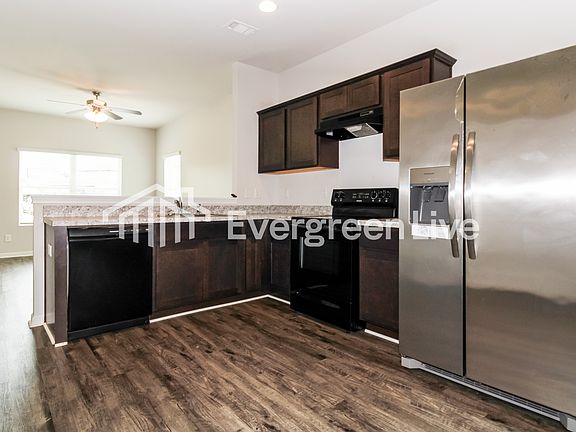 5th image of 12424 Waterbury Dr