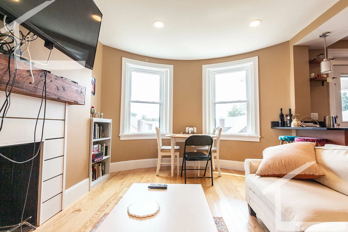 Building Photo - 30 Linden St #4D
