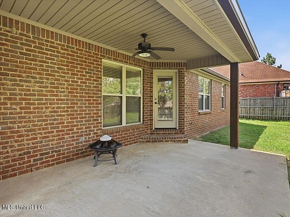 3rd image of 400 N Haven Ct