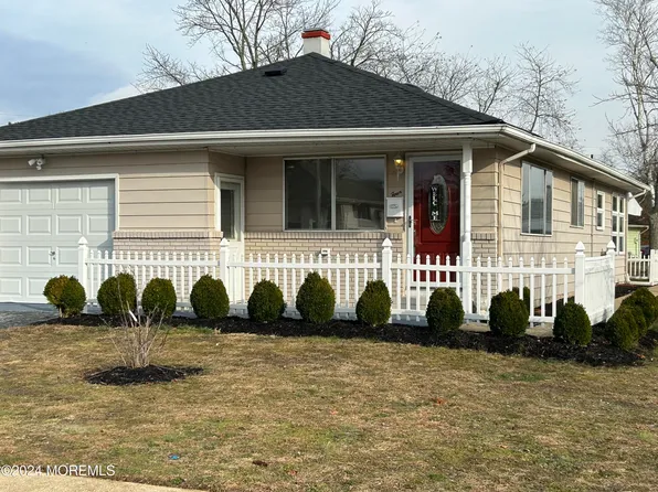 4 Saint Pierri Court, Berkeley, NJ 08721