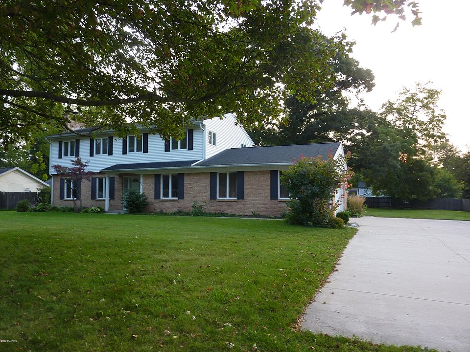 1st image of 912 S Macomber St