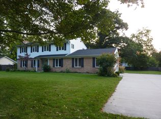 912 S Macomber St, Greenville, MI 48838
