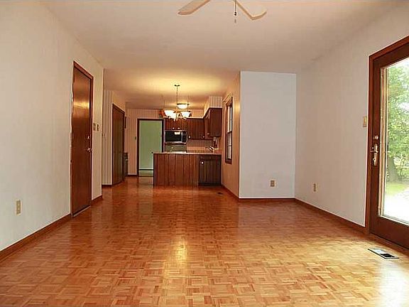 5th image of 2731 Oglethorpe Ct