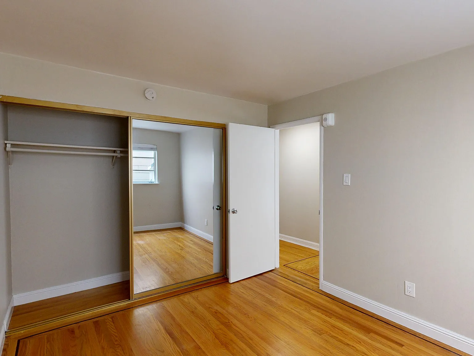600 Oak Street — Photo 3