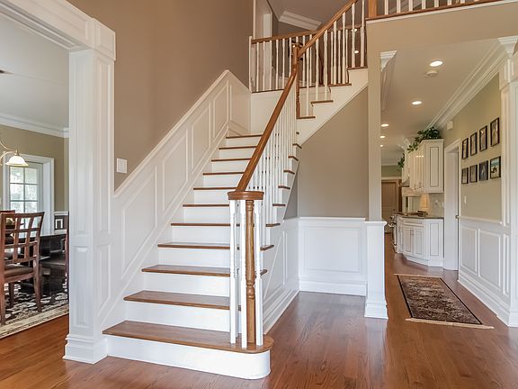 4th image of 16 Hilltop Dr