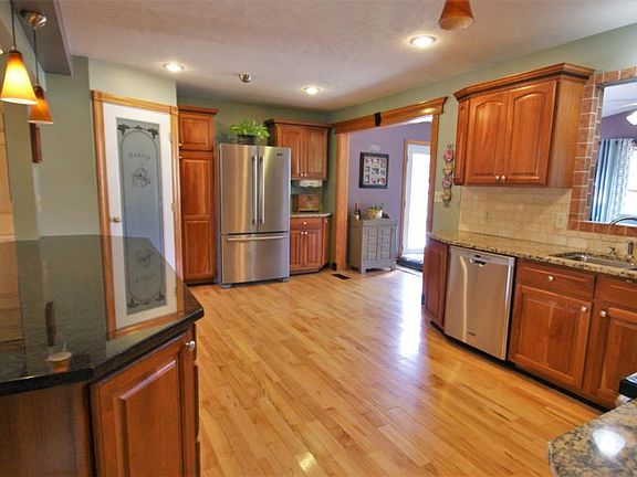 5th image of 314 N Linden St