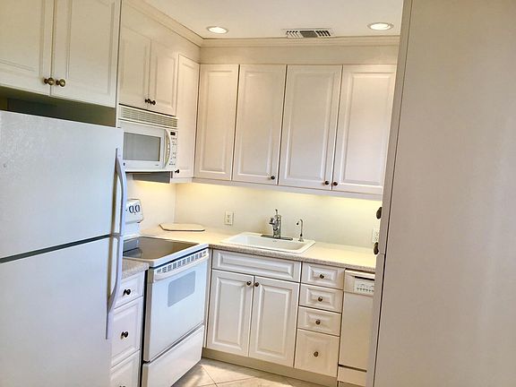 3rd image of 336 Brighton H #H