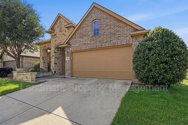 3 bed, 2.0 bath, 1904 sqft, $2,250 — Photo 3