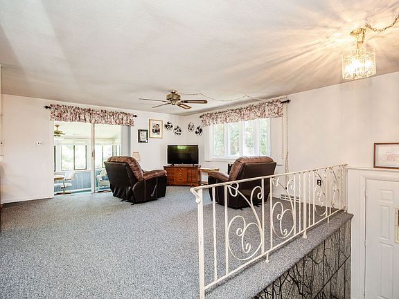 3rd image of 13 Scenic Ave