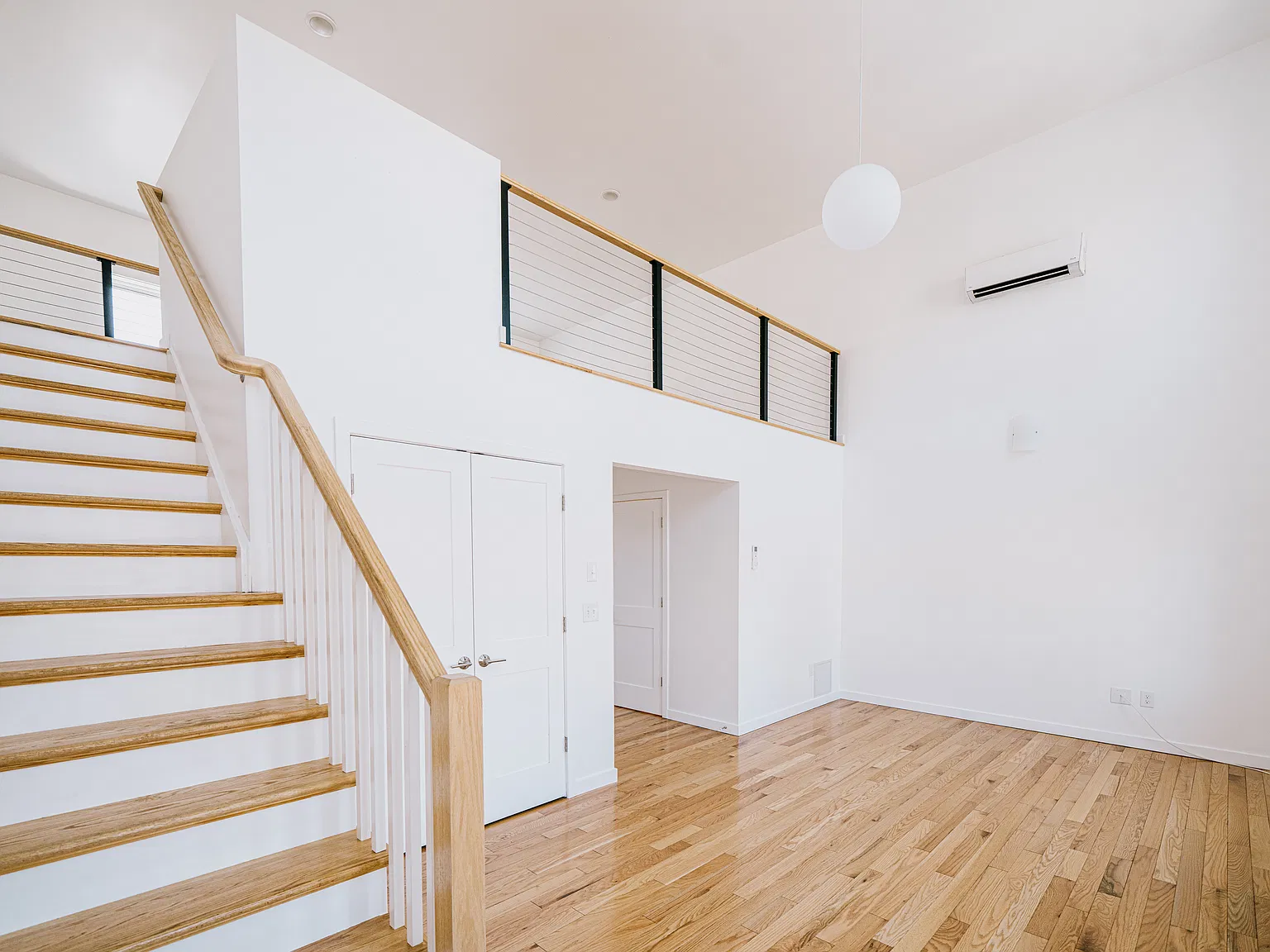 1 bed, 1500 sqft, $2,400 — Photo 2