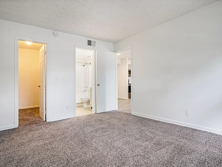 Oakdale Springs Apartments — Photo 18
