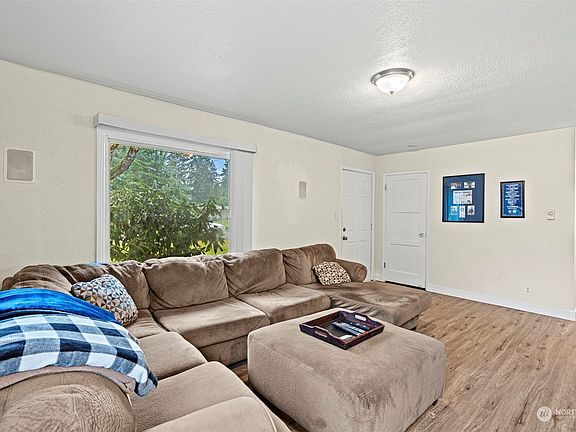 5th image of 11410 40th Avenue E