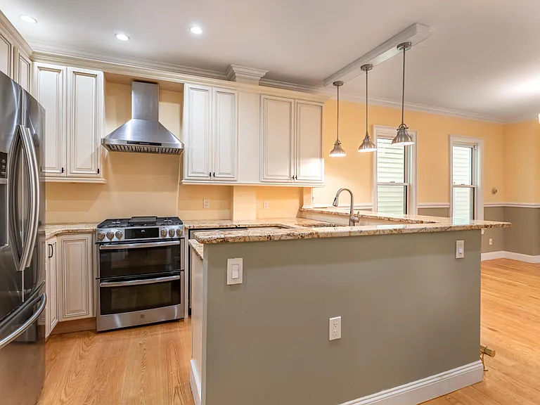 96 Webster St #2 — Photo 11