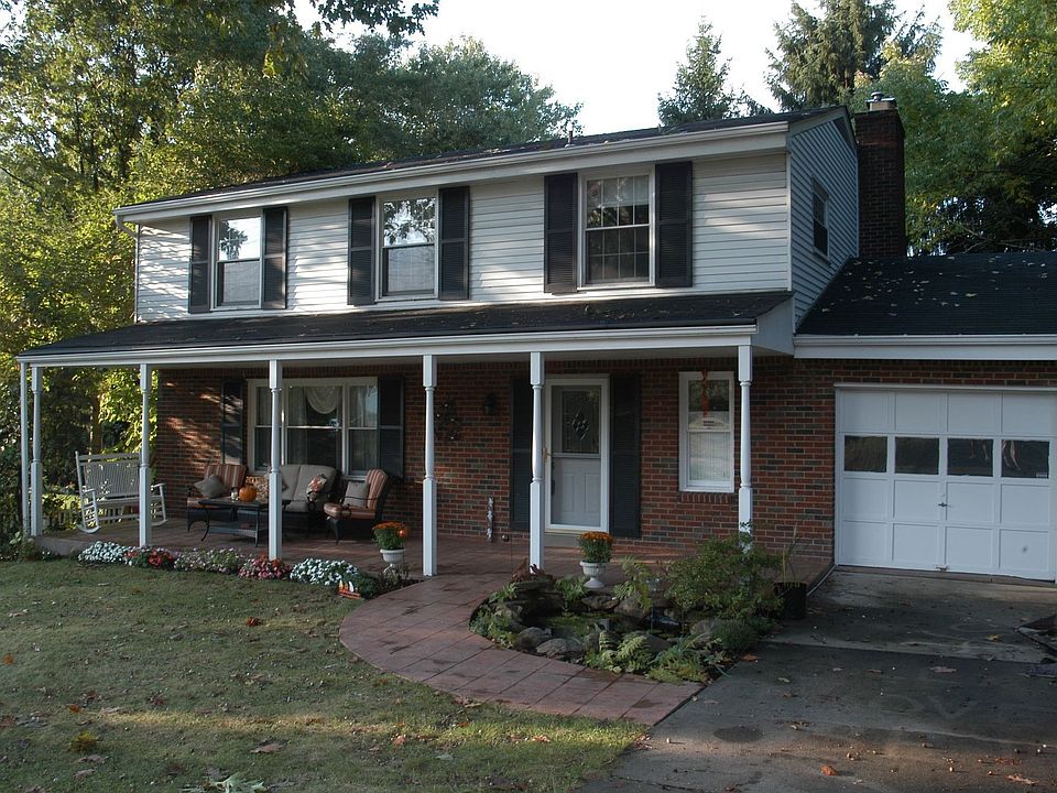 2nd image of 2961 Manorview Cir