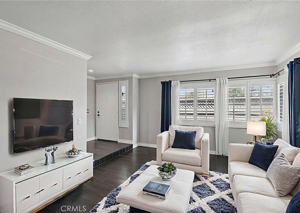1st image of 860 Encino Pl