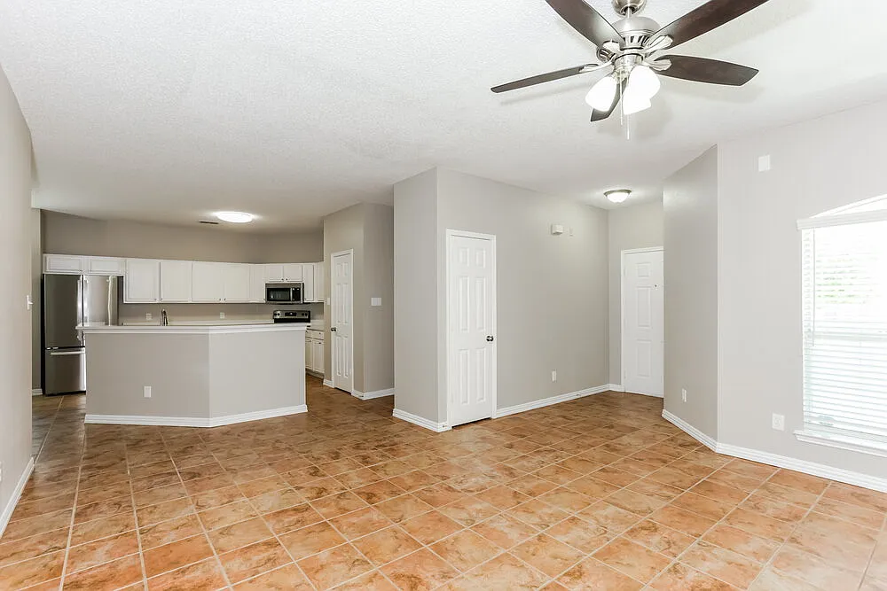 3 bed, 2.0 bath, 1629 sqft, $1,965 — Photo 4