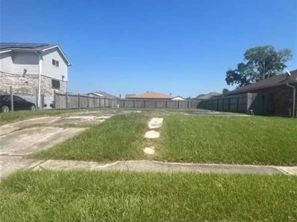 7643 Briarwood Dr, New Orleans, LA 70128