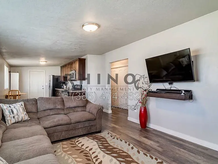 617 E 925 N — Photo 3