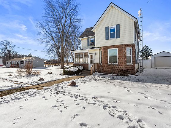 3rd image of 215 Chicago St