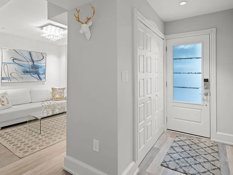 506 Seward Sq SE #1 — Photo 3