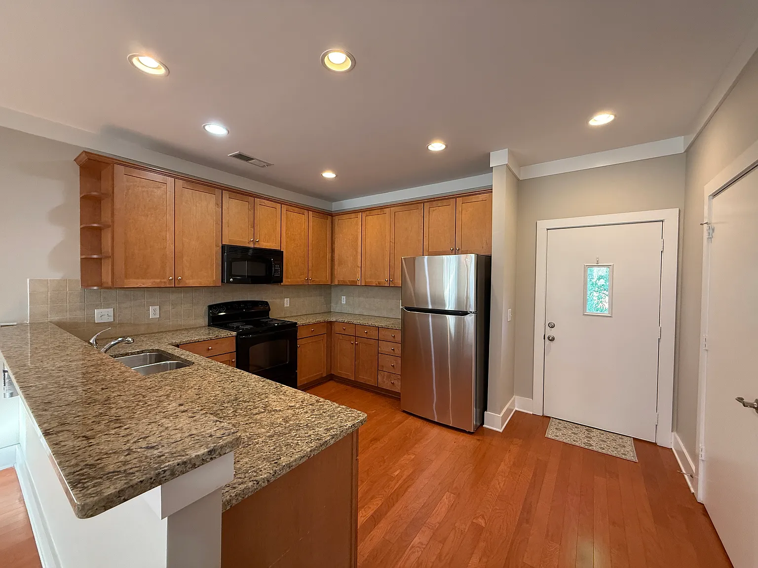 2 bed, 1133 sqft, $1,600 — Photo 3