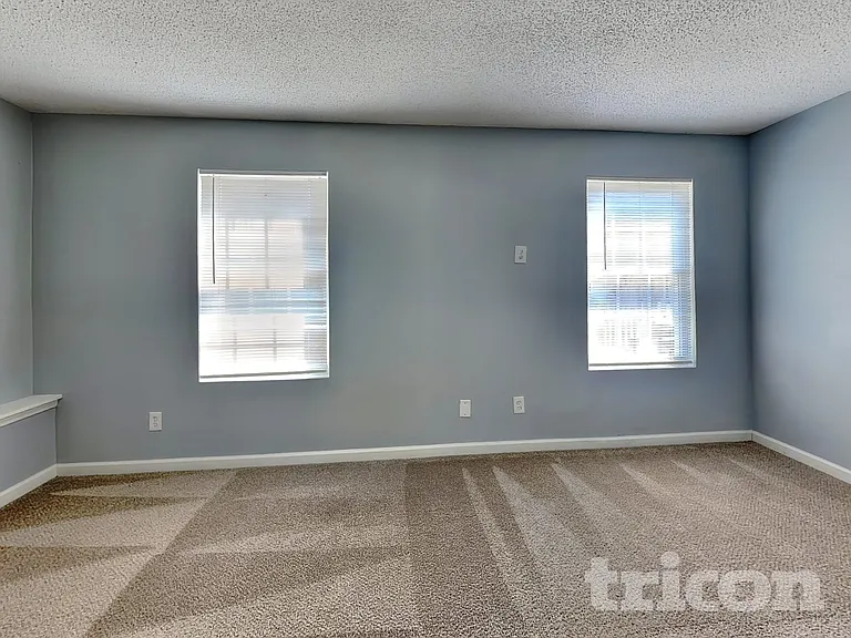 245 Longview Dr — Photo 16