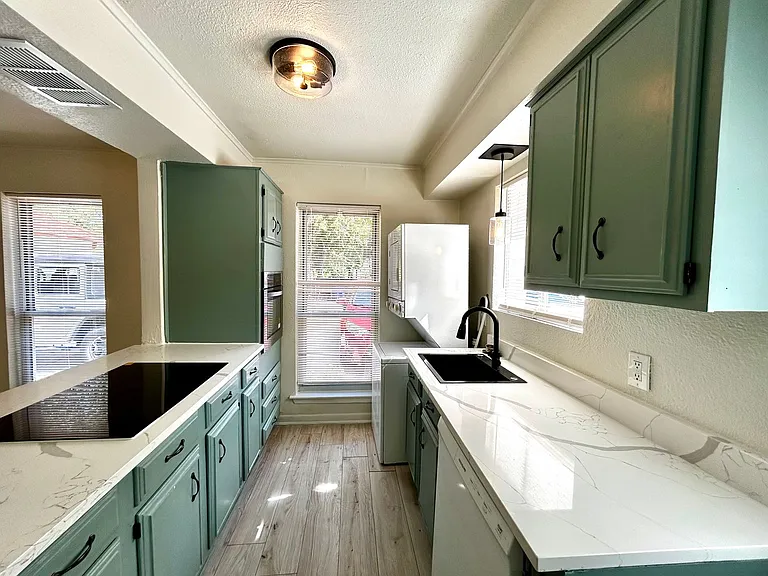 1005 W Martin Luther King Jr Blvd #B — Photo 17