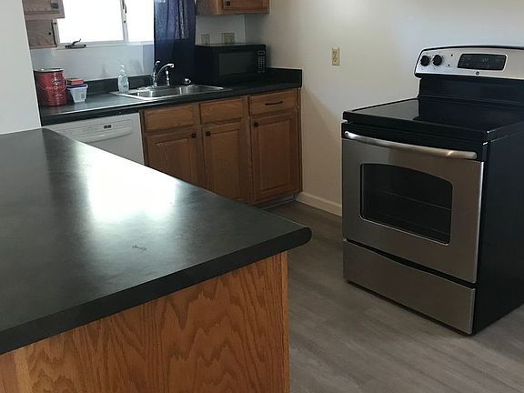 3rd image of 652 Avenue F