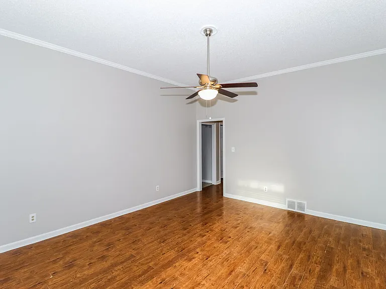 2268 Lake Hill Ct — Photo 11