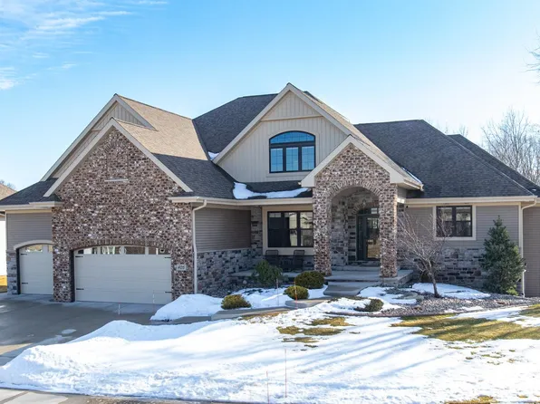 405 Woodfield Prairie Way, Hobart, WI 54155