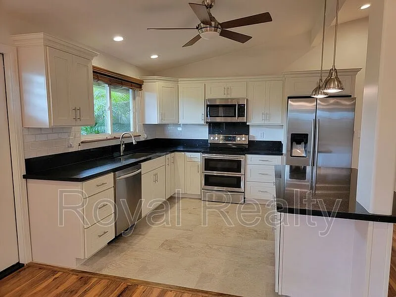 4 bed, 3.0 bath, 2764 sqft, $5,500 — Photo 3