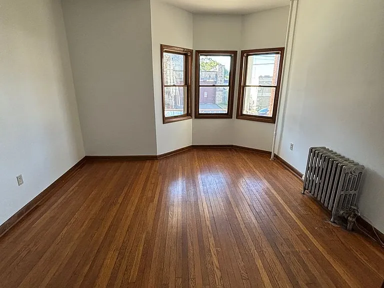 417-419 New York Street — Photo 9