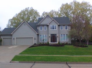 14589 Lakeview Dr, Clive, IA 50325