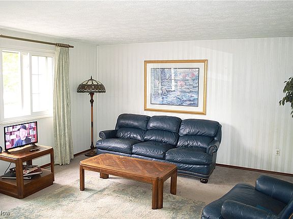 3rd image of 465 Manhattan Pkwy