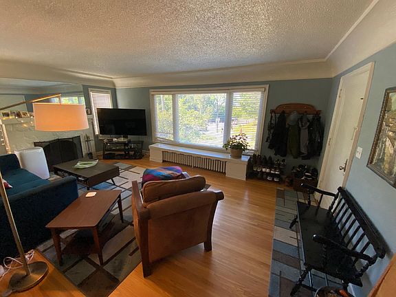 3rd image of 3553 Irving Ave S #1