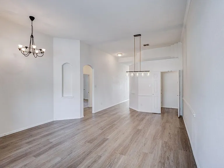 857 Dalmalley Ln — Photo 10