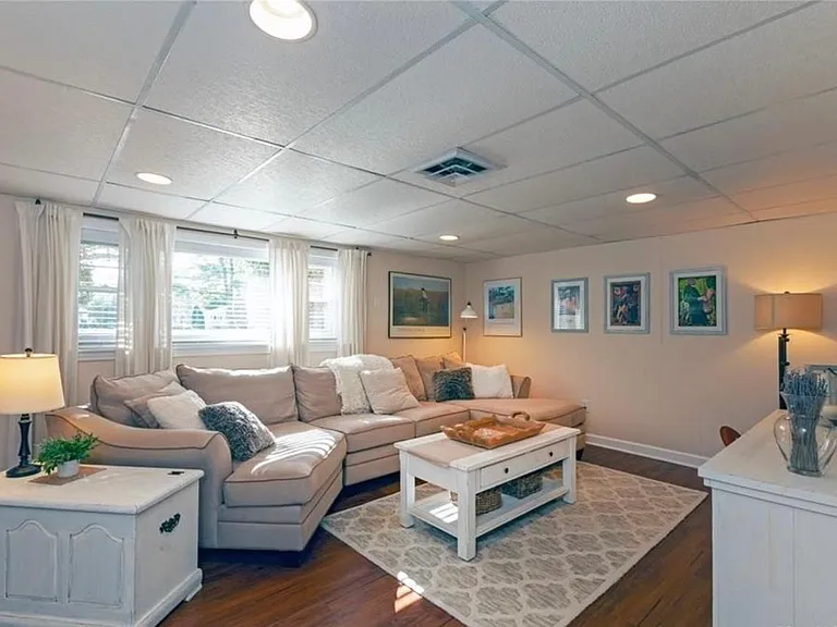 33 Peters Ln — Photo 26
