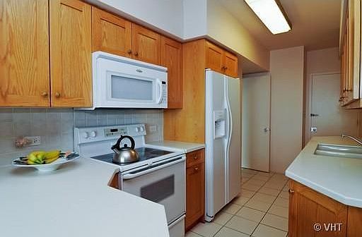 4th image of 3180 N Lake Shore Dr APT 7A