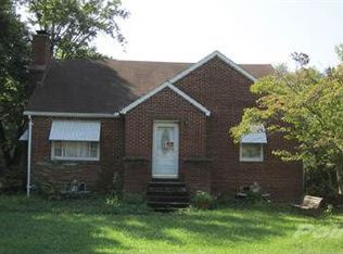 108 E Rudolph St, Crossville, IL 62827