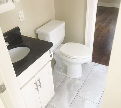 3rd image of 708 W 48th St APT 105