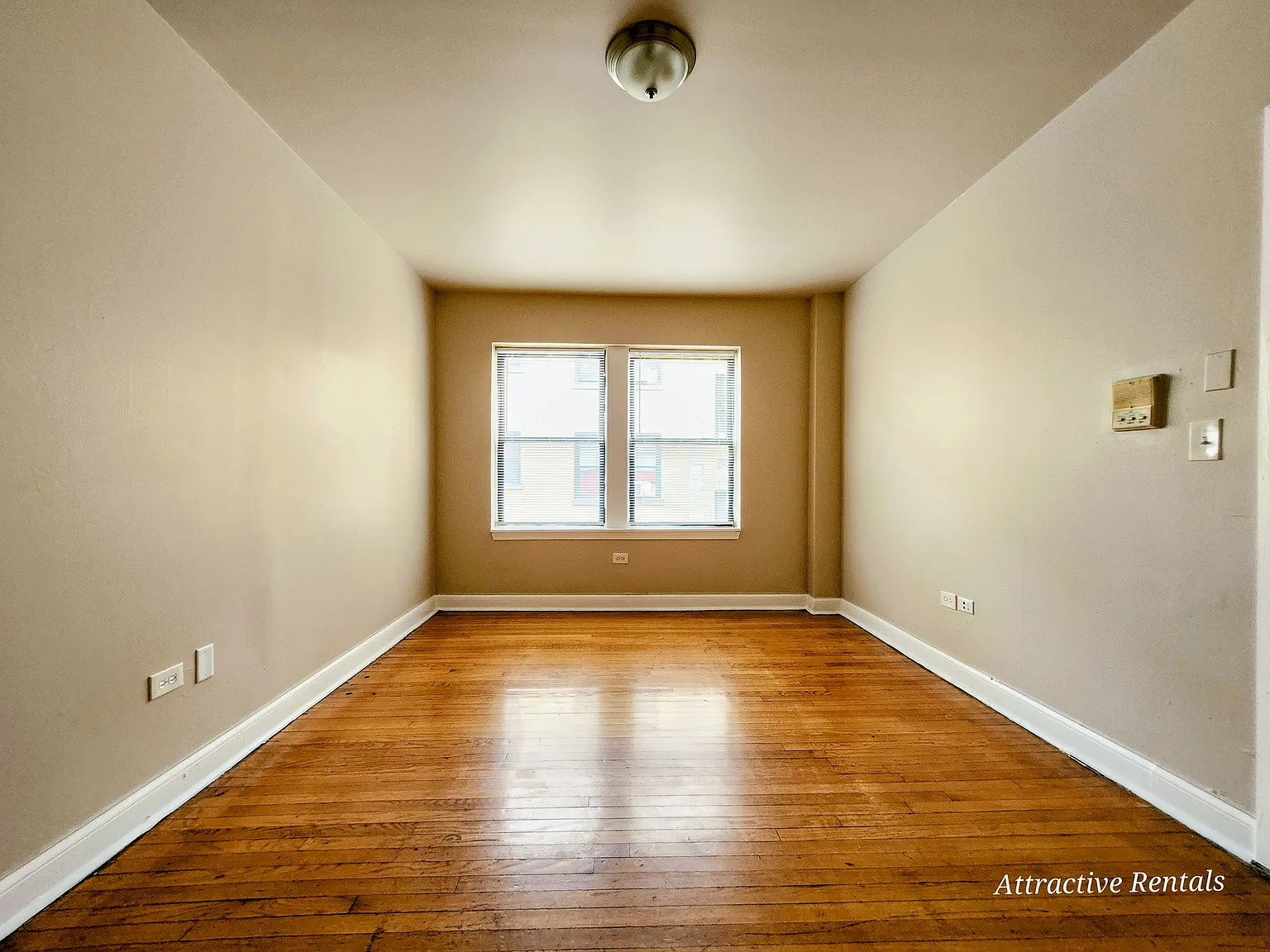 3 bed, $1,350 — Photo 1