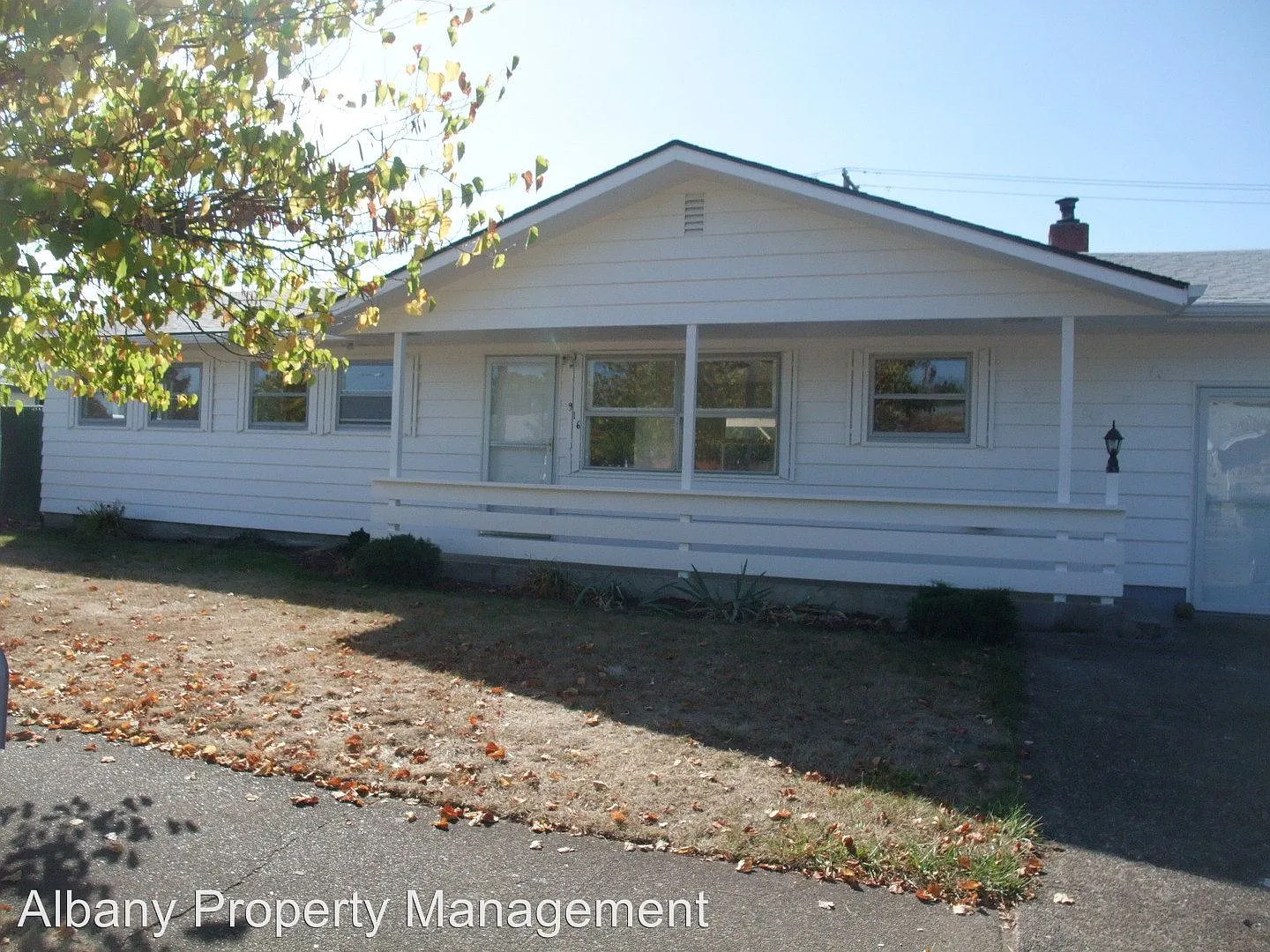 916 28th Ave SE photo 1
